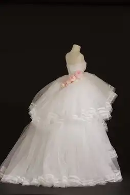 揭开迪奥迷你剧院展览的神秘面纱