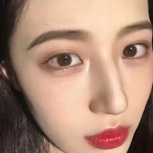 女生头像后来,她嫁给了生活,他娶了前程