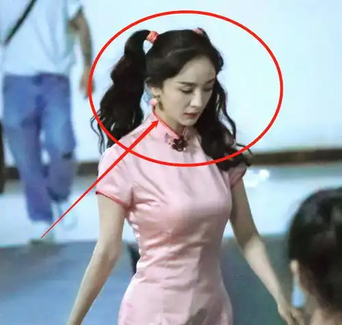 34岁杨幂出行被偶遇,双腿白净十分纤细,这也太美了吧