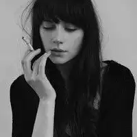 女生抽烟头像是它一直陪伴着寂寞的我