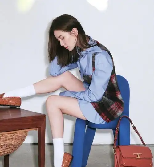 张小斐人气大涨,登上时尚杂志,不愧为宝藏女孩