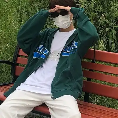 qq男生头像头靠车窗