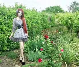 乌克兰19岁少女自称是打破次元壁的精灵少女,网友直呼滚回去