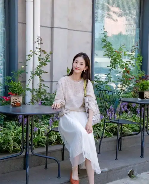 要做有品位的女生,仙气飘飘的半身裙穿搭温柔满分,高级又有气质