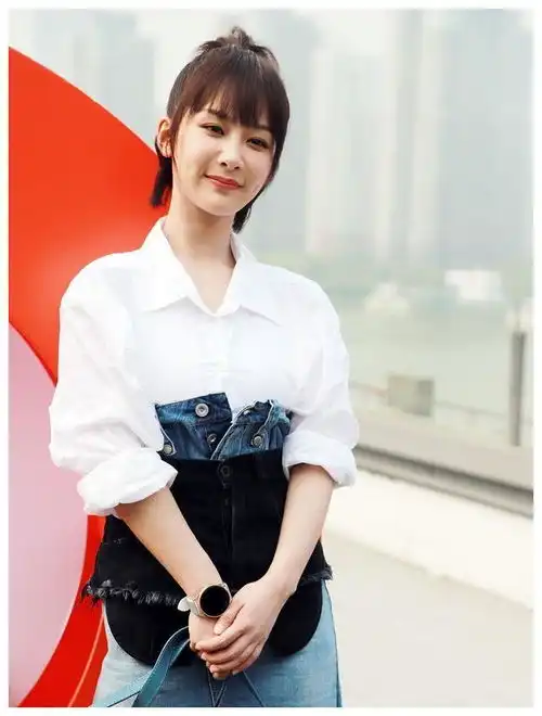 杨紫实至名归2021年四小花旦之一