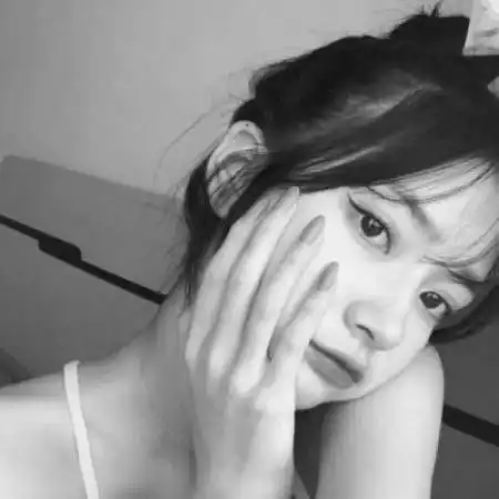 qq头像女生黑白,流光容易把人抛慢慢变老