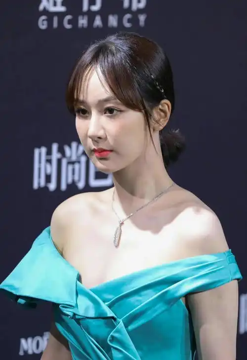 杨紫蓝裙性感美图壁纸写真