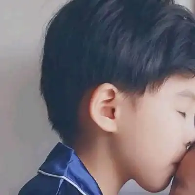 情侣头像可爱小孩一对两张真人萌娃情侣头像一男一女