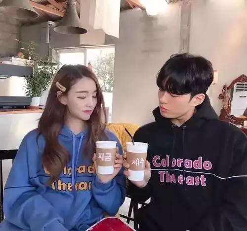 情侣正确的穿搭姿势,狠狠撒把高级狗粮