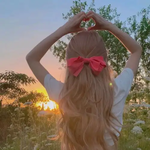 一整个秋天不换的高级头像心动女图