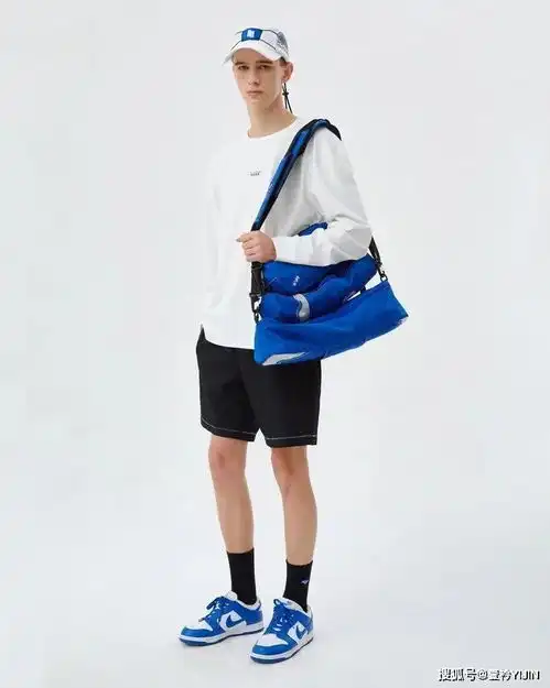 adererrorxzara年底最值得冲的联名系列谁能不爱这克莱因蓝