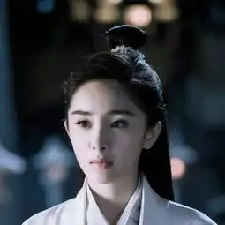 穿书文末世女配左握空间物资,右控木系异能,怎料被女主踹下楼