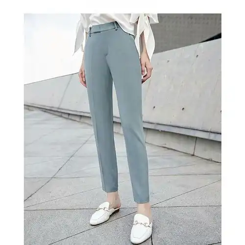 除了热辣短裤,休闲裤也是女生夏季不可或缺的时尚单品哦