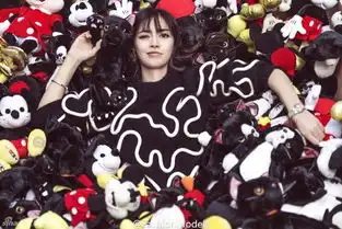 baby登封面秀纤细美腿新晋辣妈少女心满满