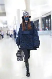 angelababy现身机场迪奥迷彩上衣格外吸睛