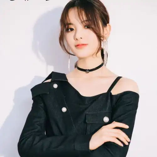 有一种同框叫杨超越宋茜,长相差距一目了然,网友村花太优秀