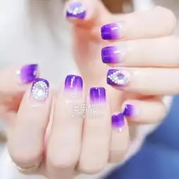 这些紫色系美甲,浪漫又梦幻