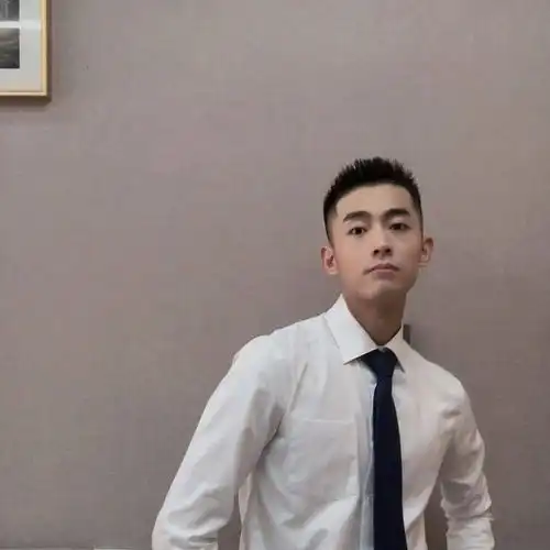 人人都有一件白衬衣,试问谁能抵抗这9位男生的诱惑