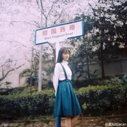 武大校花黄灿灿被baby喊女神与男友激吻照曝光