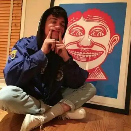 抱猫的男生头像,和猫在一起的是否接受呢