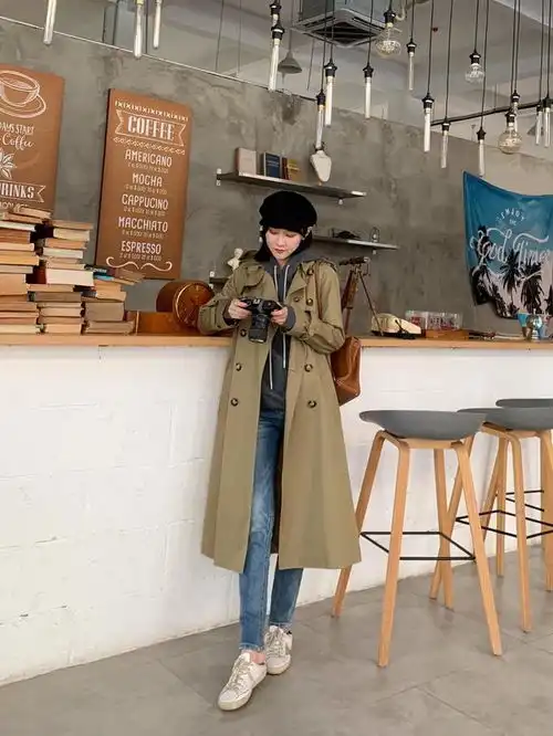 38岁宋慧乔越发年轻,穿绿色风衣配波波头像高中生,状态惹人羡