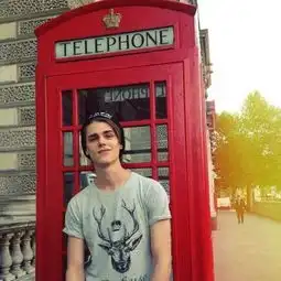 男生欧美头像霸气成熟2018最新自由和爱两者兼顾才是生活