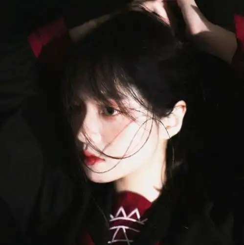 抑郁系头像女可保存忧郁