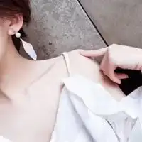 锁骨女头像不露脸可爱露锁骨的女生头像不露脸
