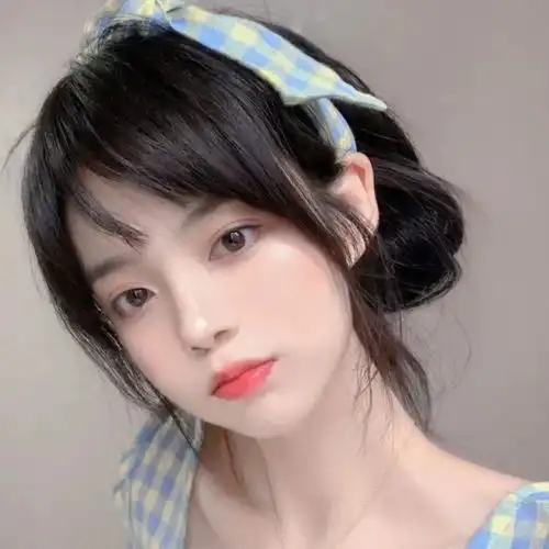 看起来忧郁的女头