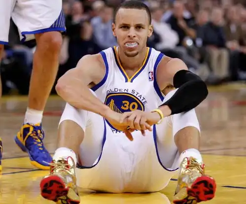 库里到底算不算超巨和詹姆斯一对比,答案已非常清晰