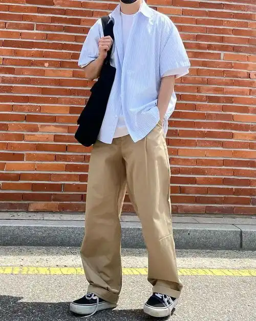男生不要只会黑白配这3套穿搭清新帅气,瞬变阳光大男孩