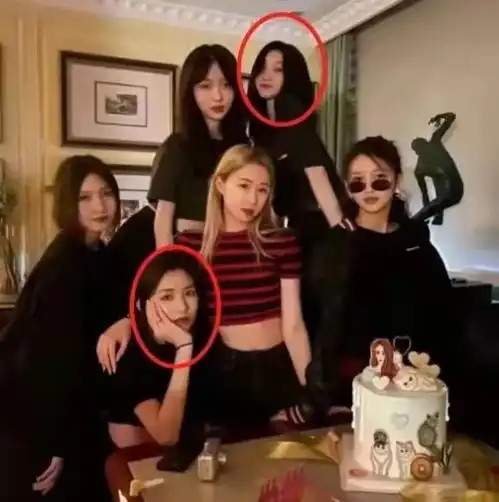 14岁李嫣太早熟聚会穿短袖不抢风头,章子怡继女露肚脐身材火辣