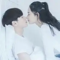 情侣头像kiss两张高清精选大全扯开的是谁的衣裳
