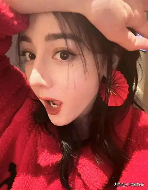 迪丽热巴顶风作案风波未平不避嫌却手带钻戒现身