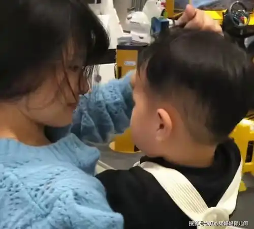 娃带不动父母系列16张图看90后的反向育儿,养出乖巧又懂事的娃