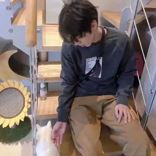 头像超赞的男生头像,简简单单就是帅