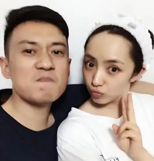 还想瞒多久戏里是父女,戏外是夫妻,关系公开孩子八岁