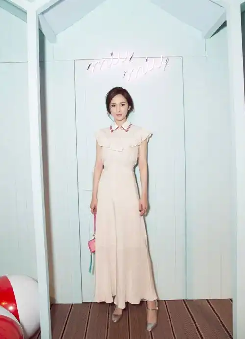 分享时尚杨幂带火了初恋裤,现在又来一双初恋鞋