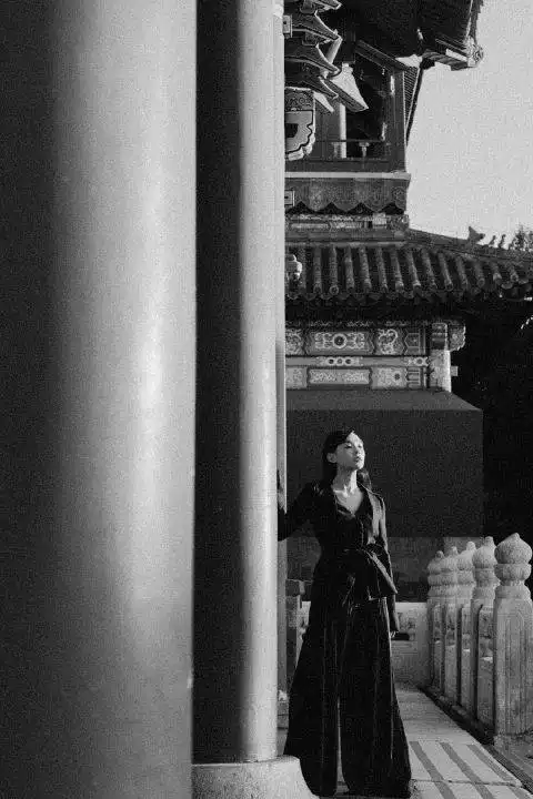 鲁照华养眼的并非只有清纯系,冷艳写真秒变御姐也抢镜