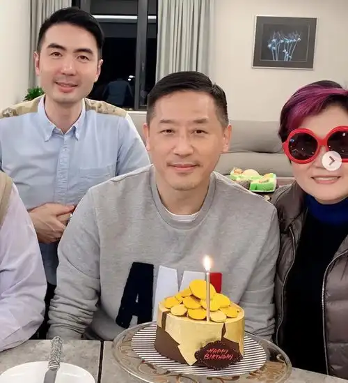 陈淑芬现状曝光油光满面很幸福,20年后被质疑还在消费张国荣