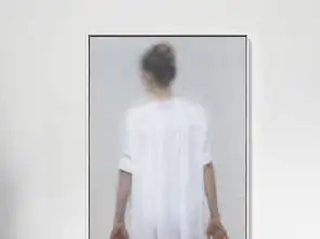 现代时尚北欧简约朦胧白衣服美女背影装饰画图片设计素材高清模板下载15.40mb其他大全