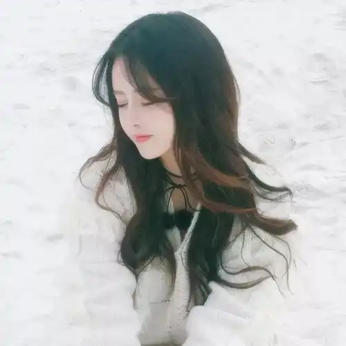 女生头像向来缘浅,奈何情深