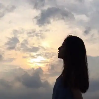 情侣头像污系一对真人女