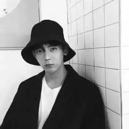 充实自己做一个干净人,男生黑白头像帅气冷酷