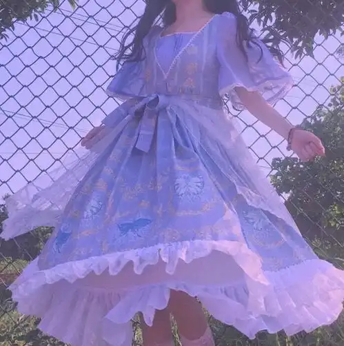 红色衣服动漫头像女生洛