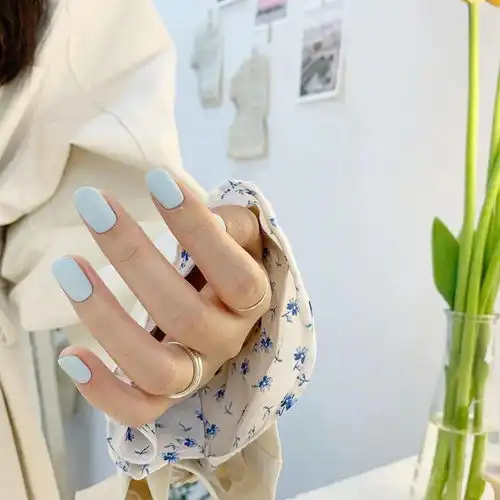 极简时尚的纯色系美甲,承包你这个秋天的美