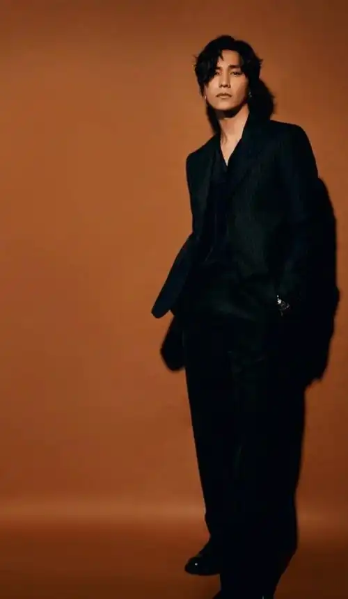 不老男神陈坤衣品超赞,与儿子合照神似兄弟,雅痞风格超迷人