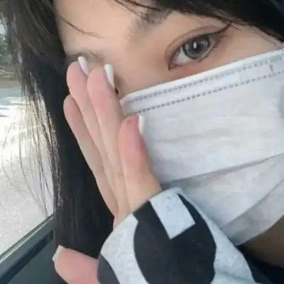 头像女戴口罩图片高清