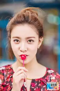 宋妍霏萌系少女写真曝光丸子头尽显俏皮可爱