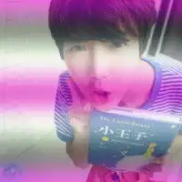 拿书情侣头像女生拿着一本新月的书男生那一本小王子不要加任何背景的谢谢急